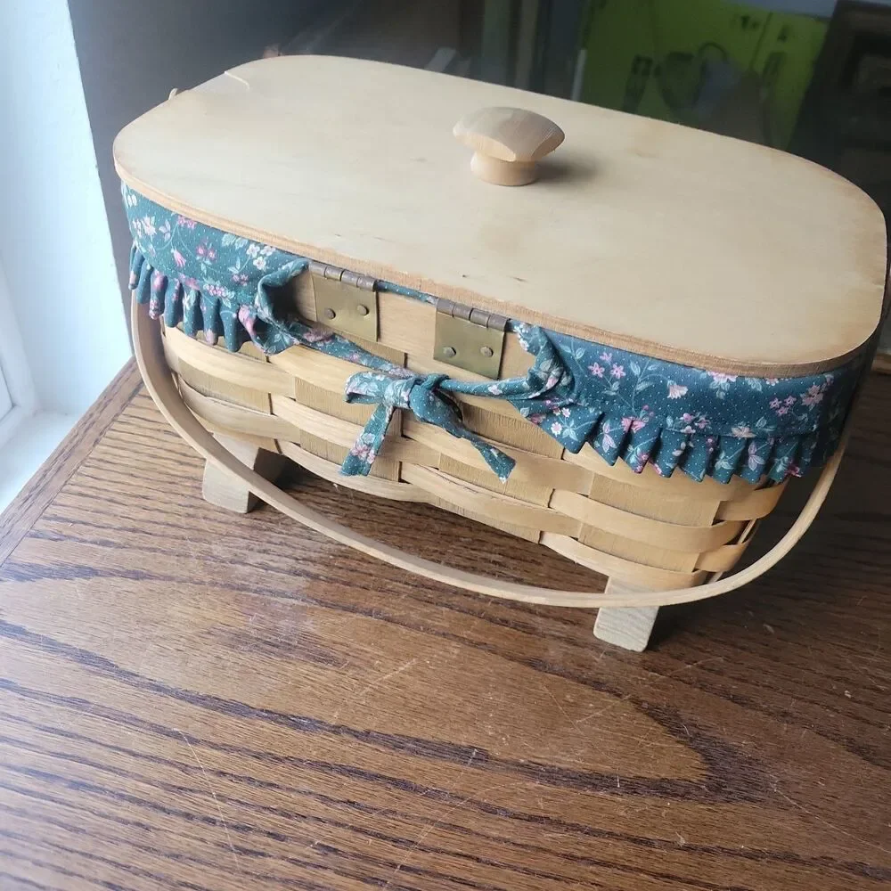 Peterboro Basket Co Footed Woven Basket w Lid & Liner Floral Fabric 12x7x7.5 VTG